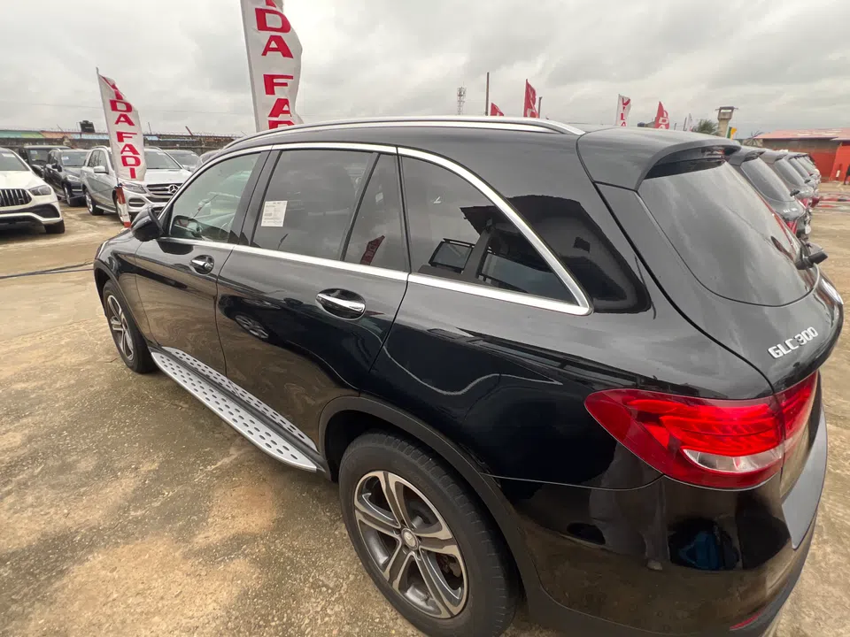 2017 Mercedes-Benz Glc 300 — photo 2