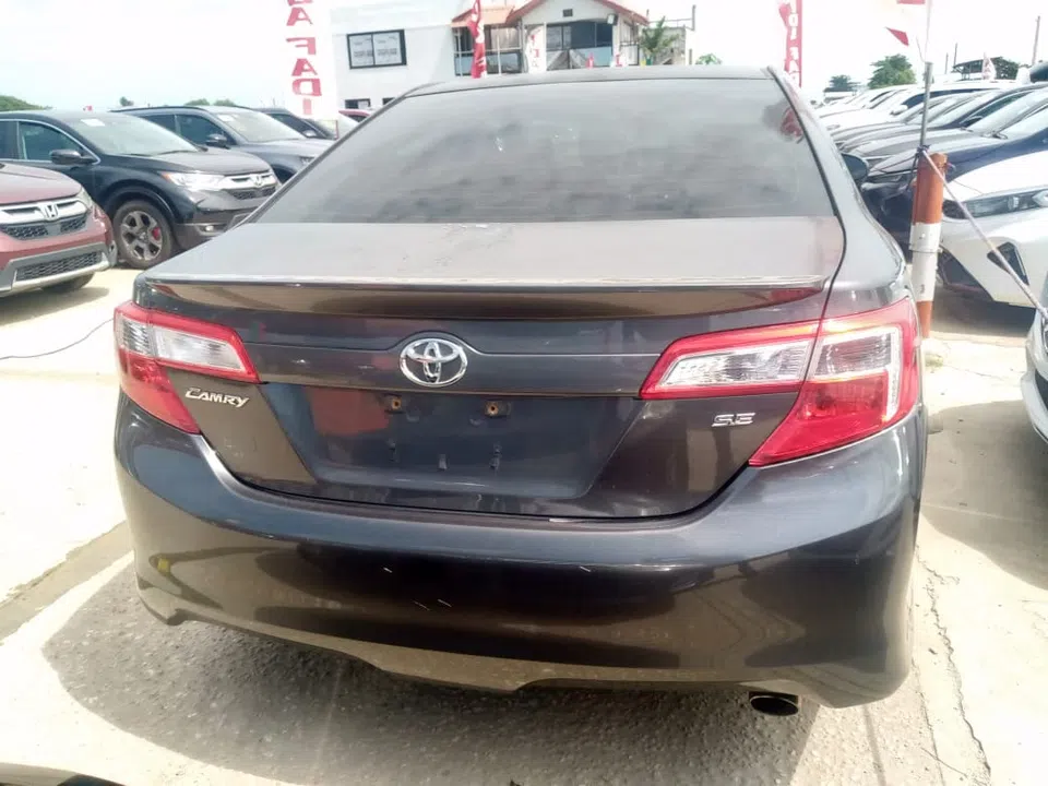 2012 Toyota Camry — véhicule vendu — photo 3