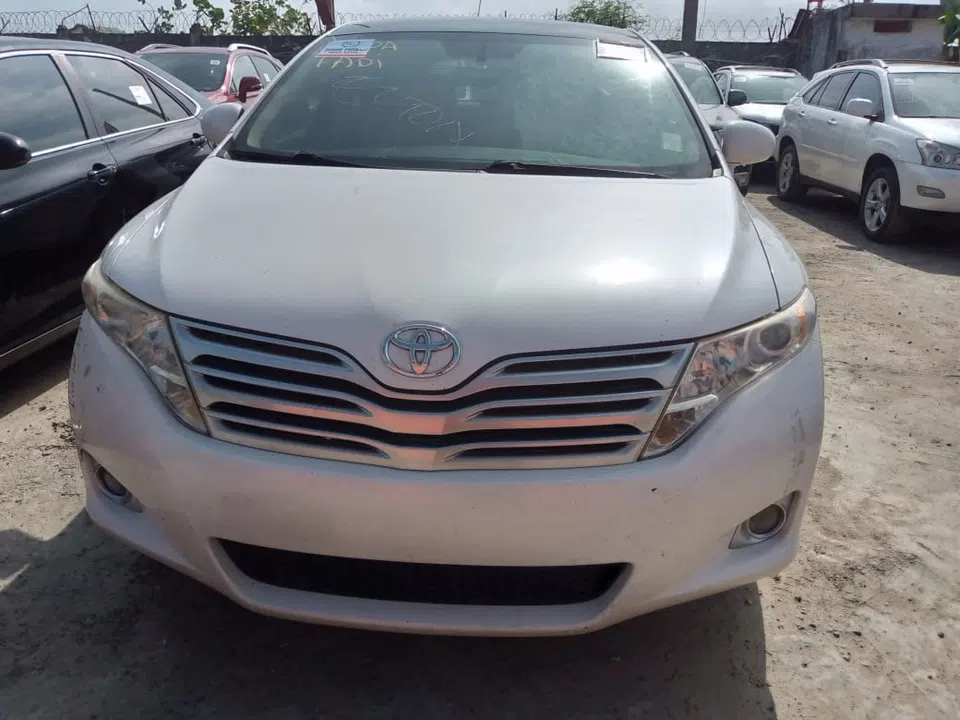 2010 Toyota Venza — photo 2