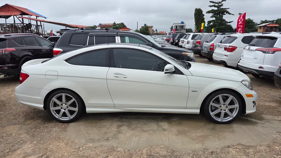 2012 Mercedes-Benz C-Class c250 — photo 2