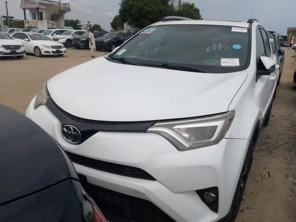 2016 Toyota Rav4 photos, price and features