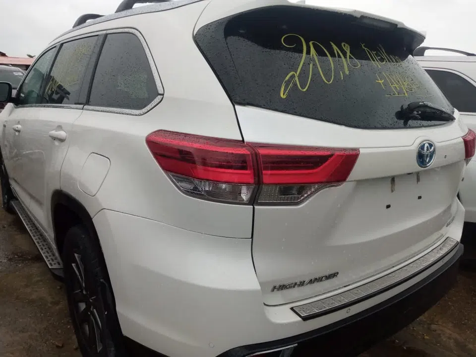2018 Toyota Highlander — sold vehicle — photo 3