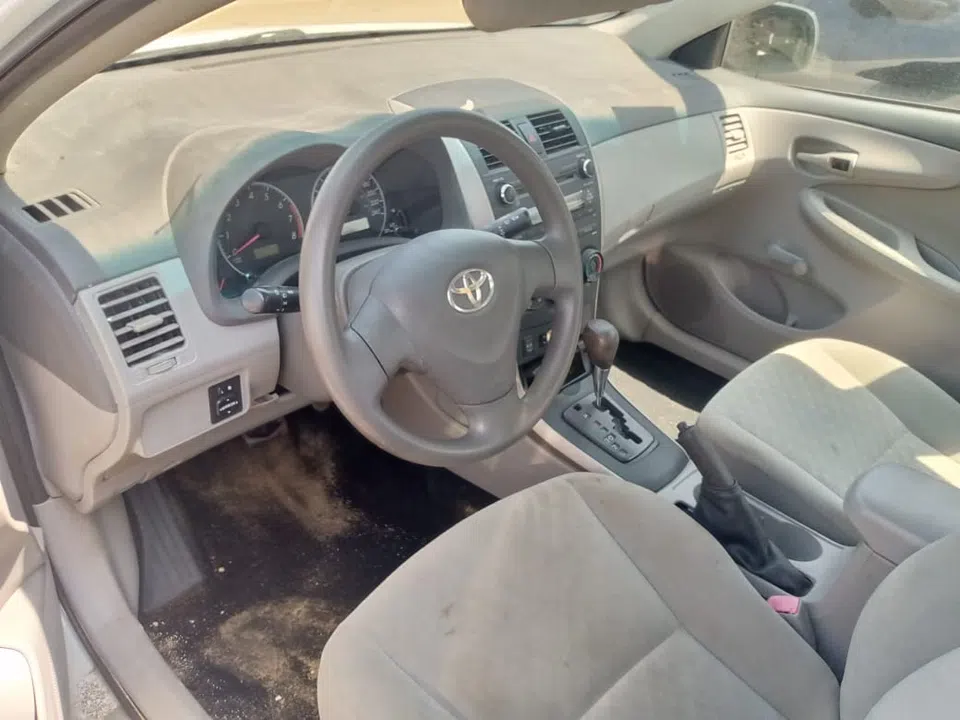 2010 Toyota Corolla — photo 3