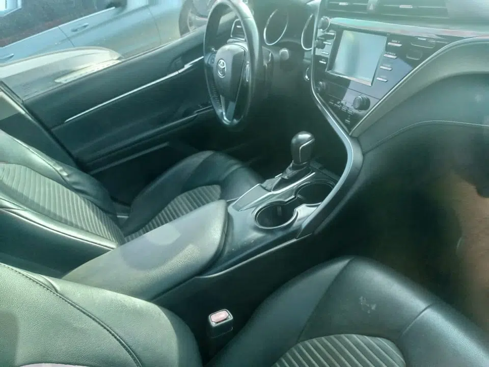 2018 Toyota Camry — photo 2