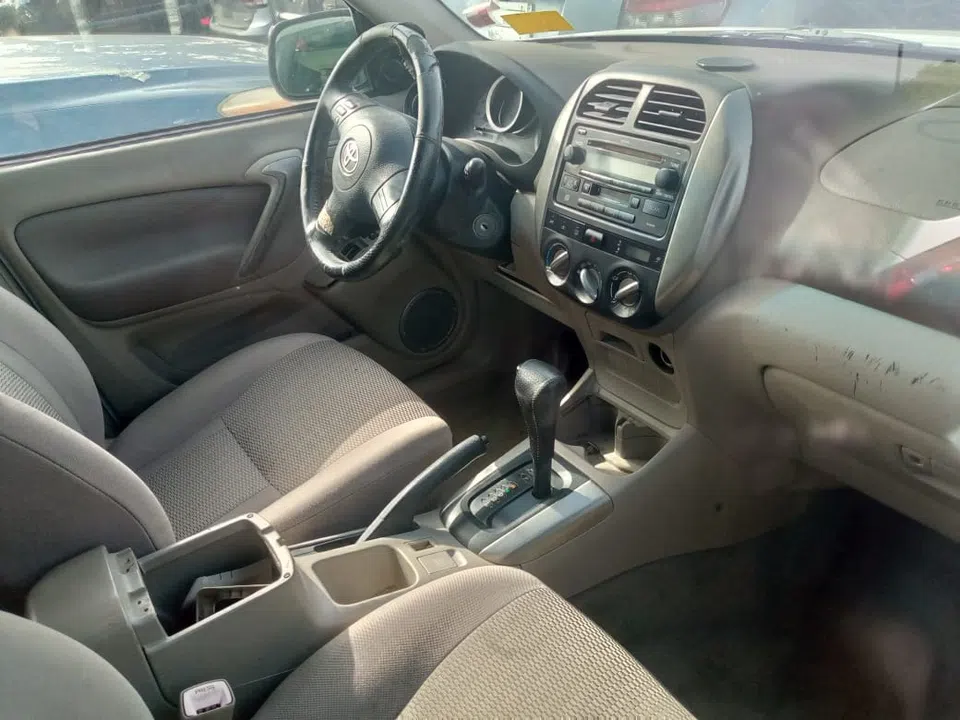 2005 Toyota Rav4 — photo 2