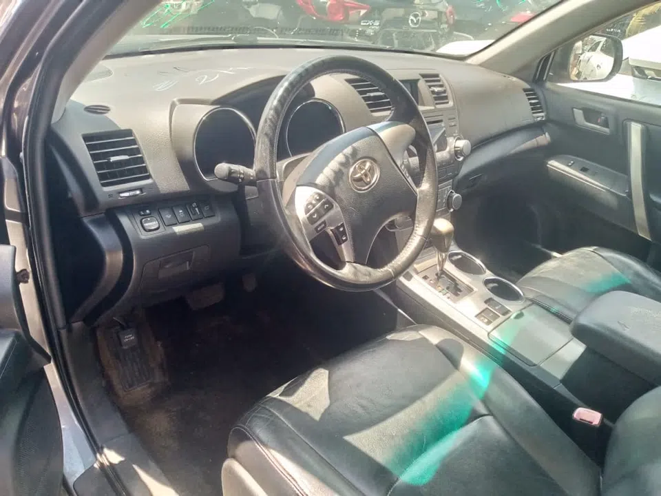 2012 Toyota Highlander — photo 2