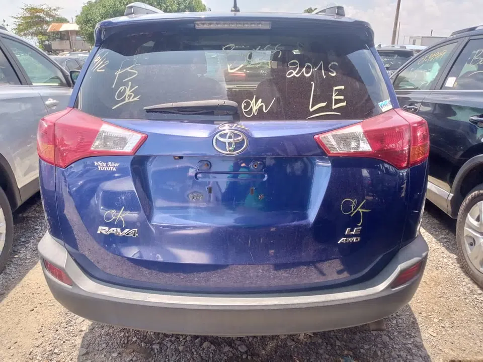 2015 Toyota Rav4 — photo 3