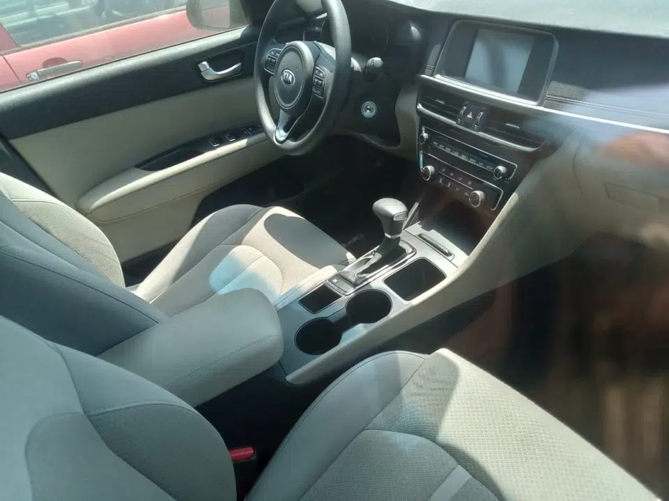 2018 Kia Optima — photo 2