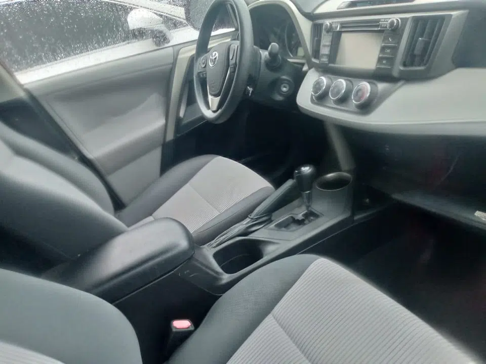 2013 Toyota Rav4 — photo 2