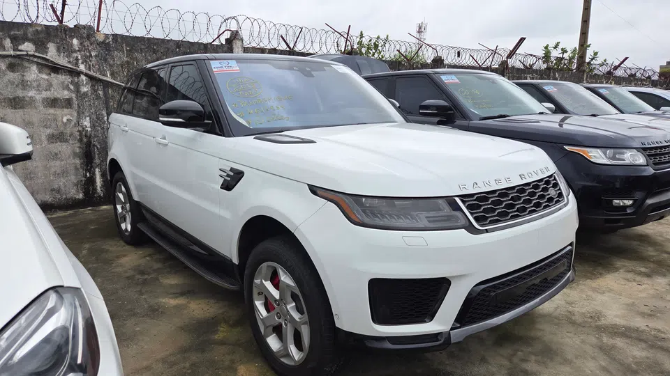 2018 Land-Rover Range Rover Sport sport hse — photo 2