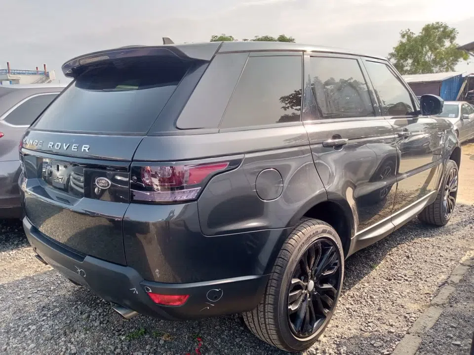 2016 Land-Rover Range Rover Sport — photo 2