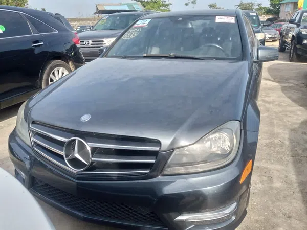2014 Mercedes-Benz C 300 – photos, prix et caractéristiques
