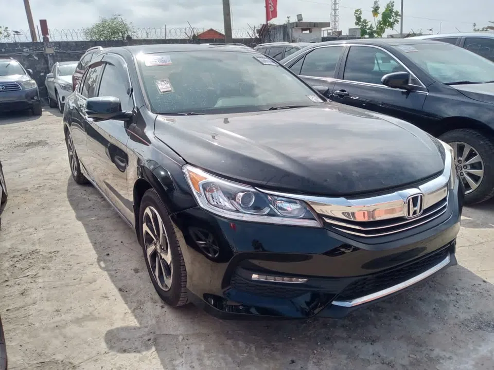 2016 Honda Accord — photo 2