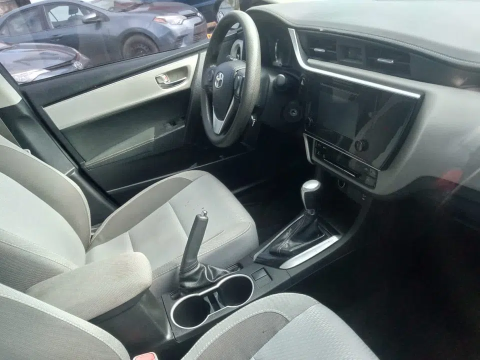 2019 Toyota Corolla — photo 2