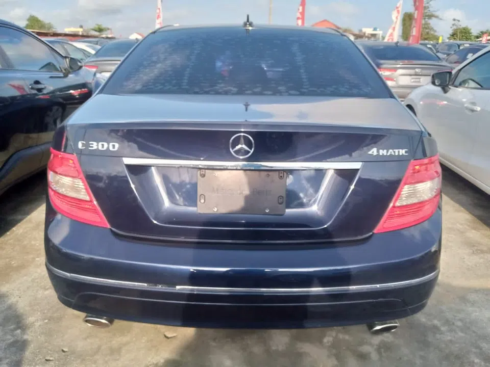2011 Mercedes-Benz C-Class — photo 3