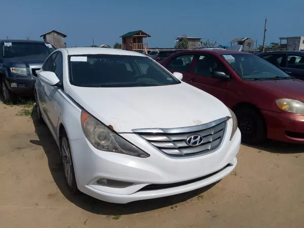 2013 Hyundai Sonata photos, price and features