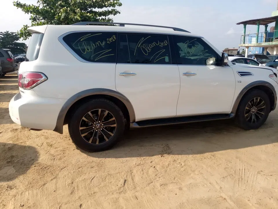 2018 Nissan Armada platinum — photo 3