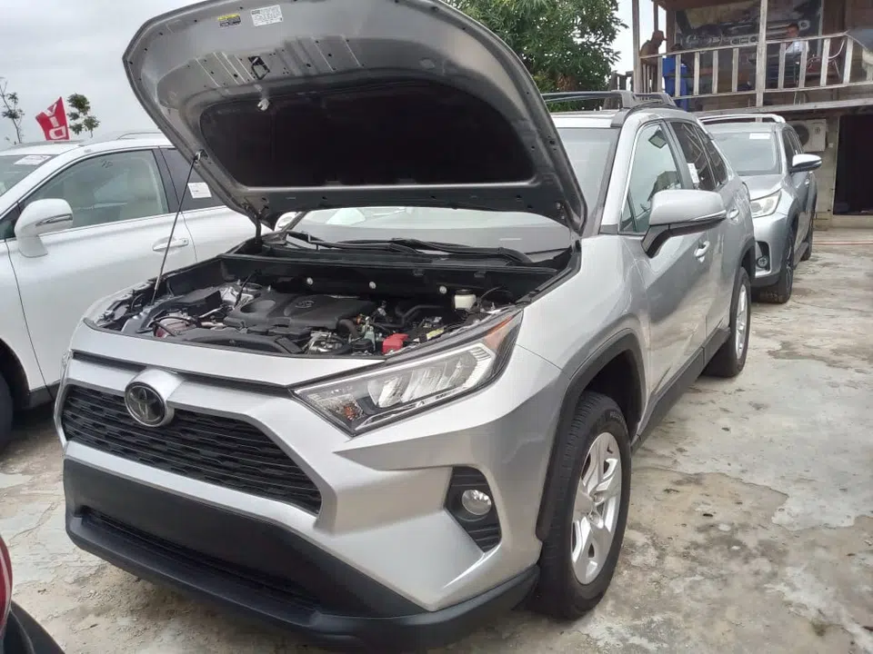 2020 Toyota Rav4 — véhicule vendu — photo 2