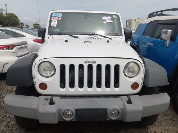 2012 Jeep Wrangler photos, price and features