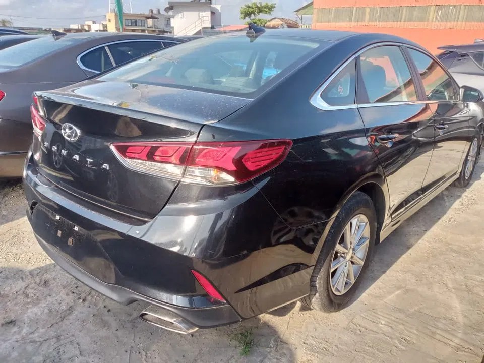 2018 Hyundai Sonata — photo 2