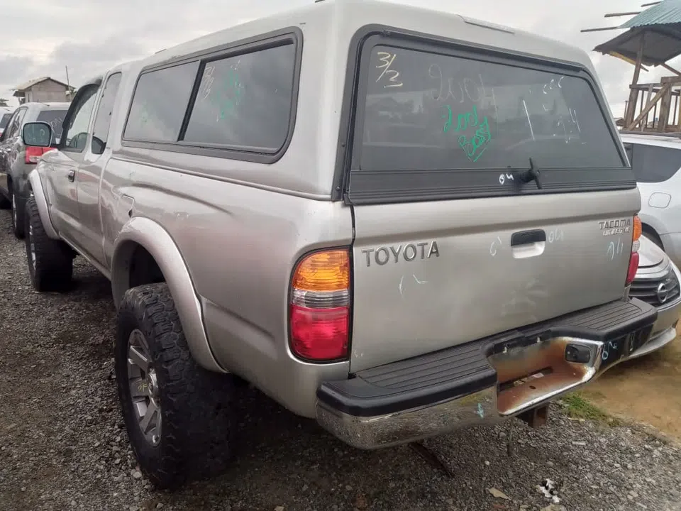 2004 Toyota Tacoma — photo 3