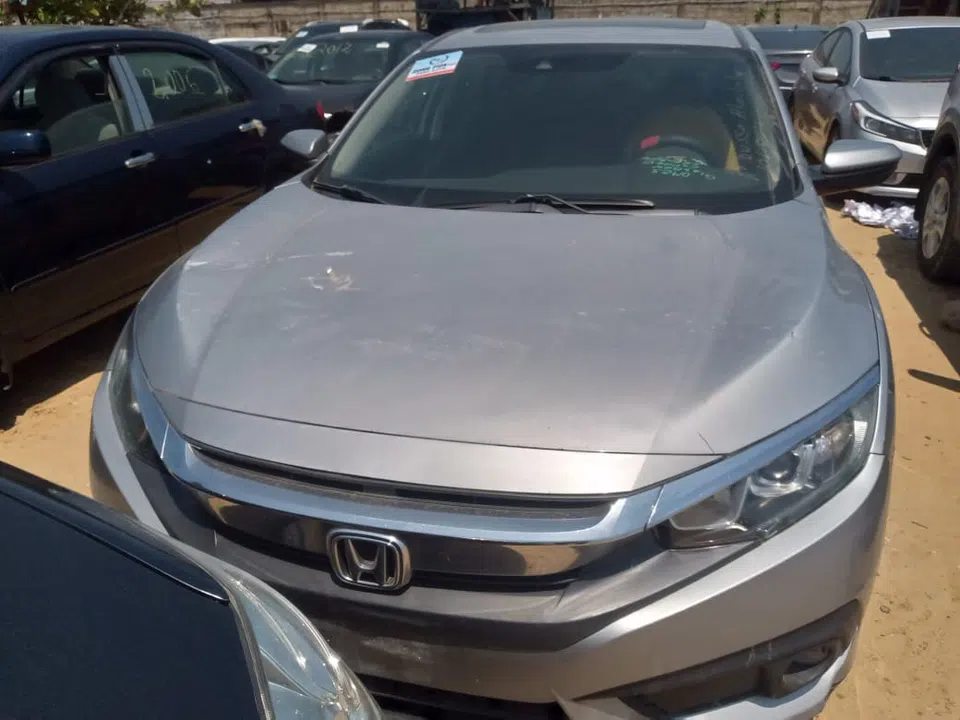 2016 Honda Civic — photo 2