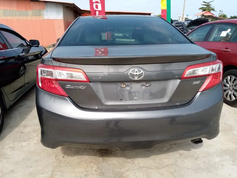 2013 Toyota Camry — photo 3