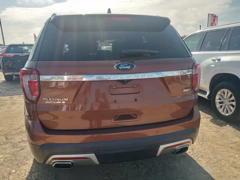 2017 Ford Explorer — photo 3