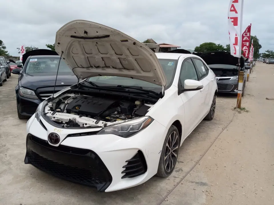 2017 Toyota Corolla — photo 3