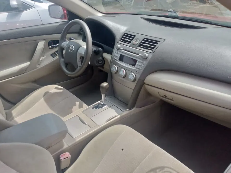 2011 Toyota Camry — photo 3