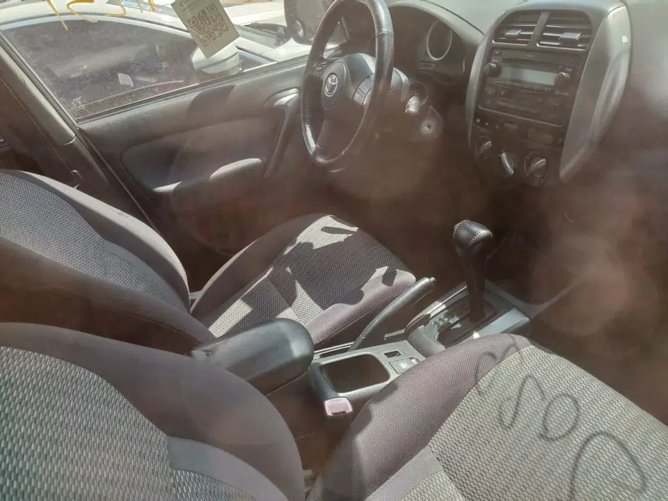 2004 Toyota Rav4 — photo 2