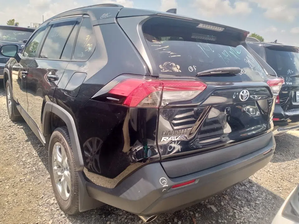 2019 Toyota Rav4 — photo 2