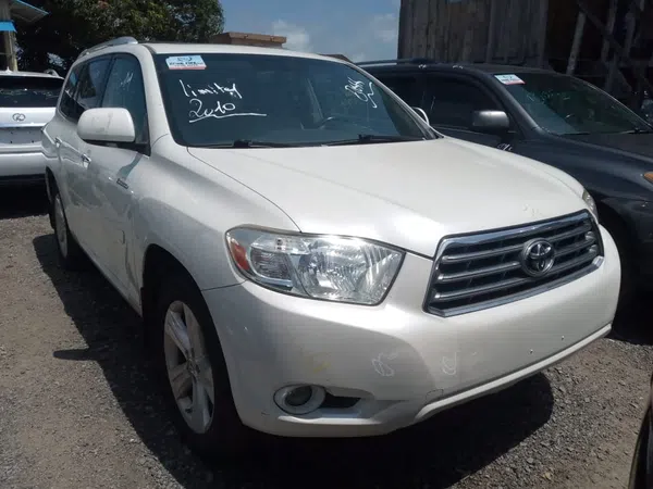 2010 Toyota Highlander photos, price and features