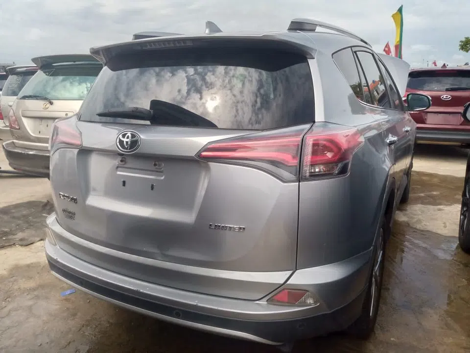 2016 Toyota Rav4 — photo 2