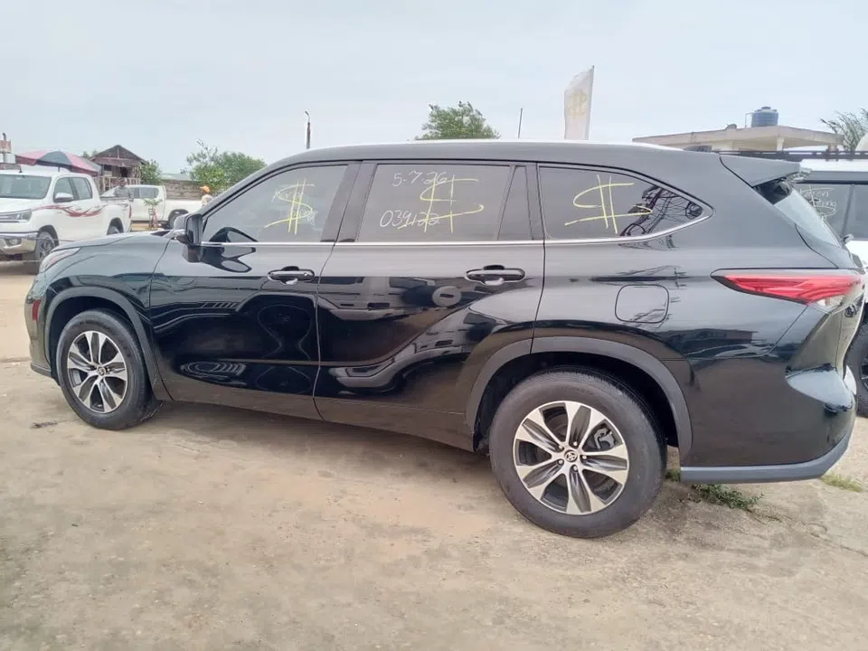2021 Toyota Highlander — photo 2