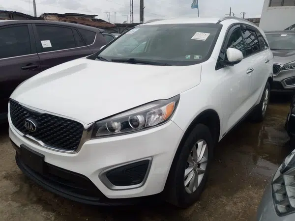 2017 Kia Sorento photos, price and features