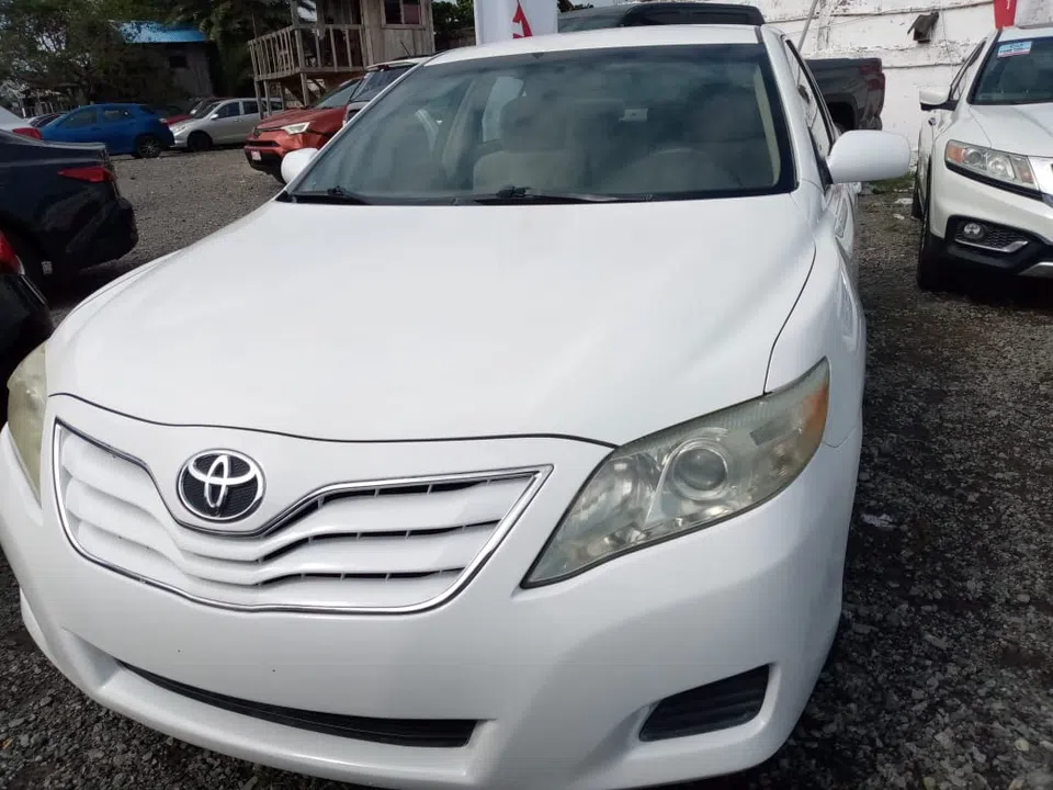 2011 Toyota Camry — photo 3