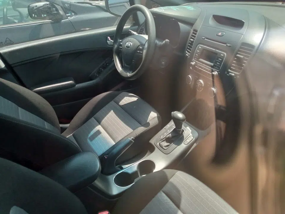 2016 Kia Forte — photo 2