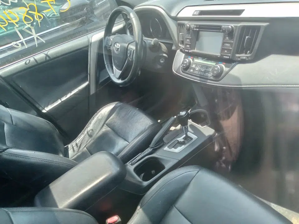 2016 Toyota Rav4 — photo 2