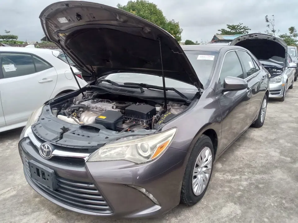 2015 Toyota Camry — photo 3