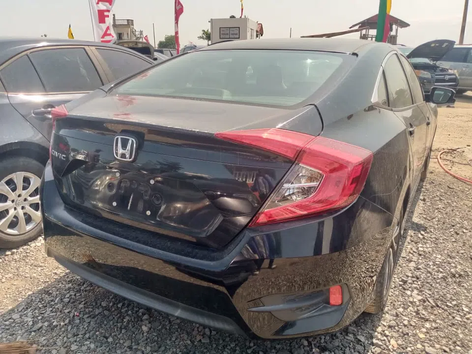 2016 Honda Civic — photo 2