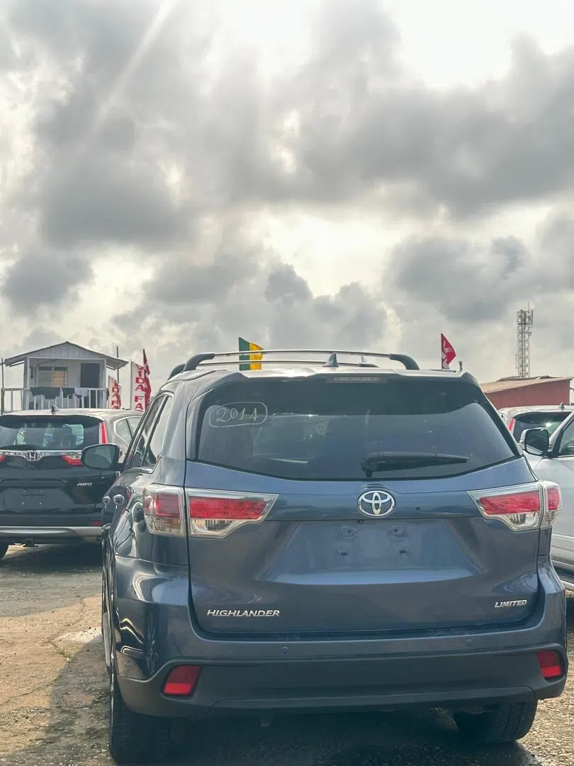 2014 Toyota Highlander — photo 2