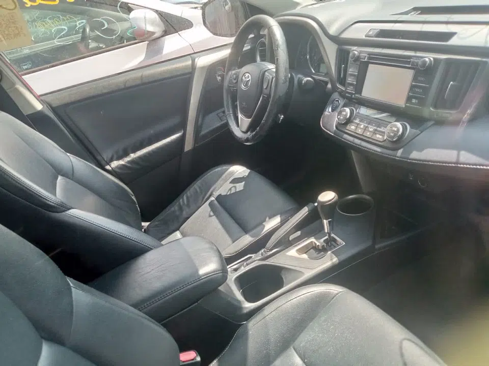 2014 Toyota Rav4 — photo 2