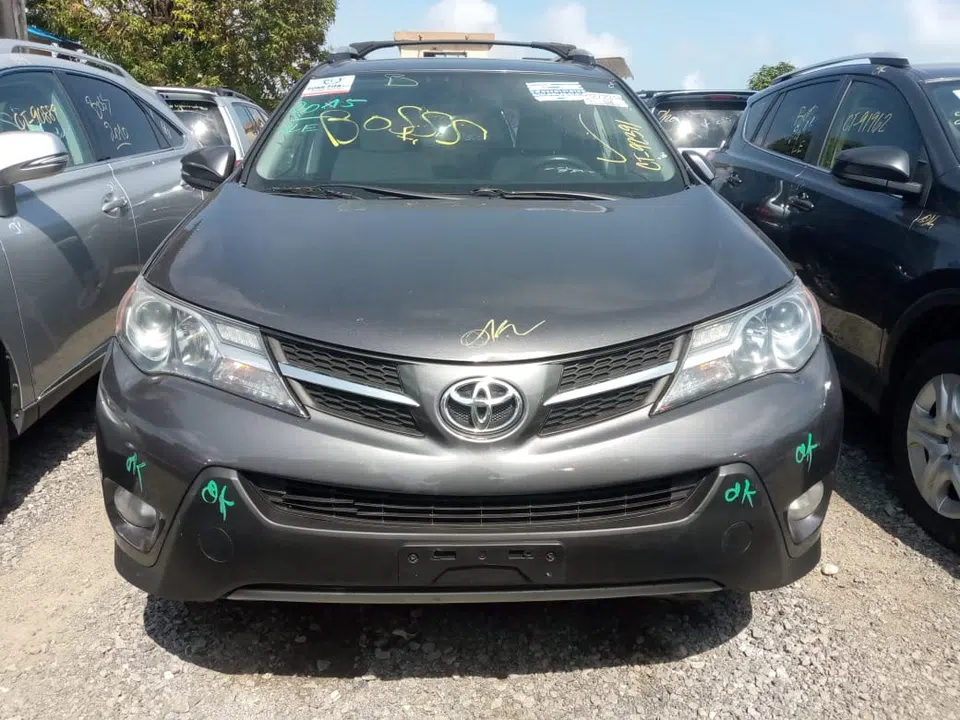 2015 Toyota Rav4 — photo 2