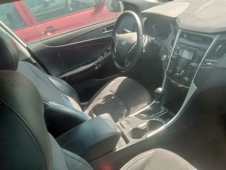 2013 Hyundai Sonata — photo 2