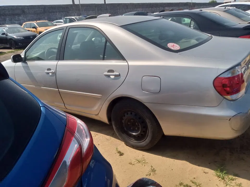 2005 Toyota Camry — photo 2