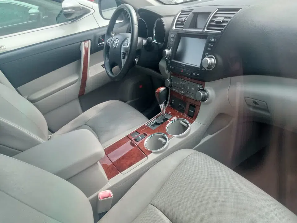 2011 Toyota Highlander — photo 3