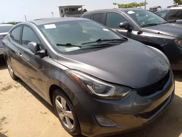2012 Hyundai Elantra photos, price and features