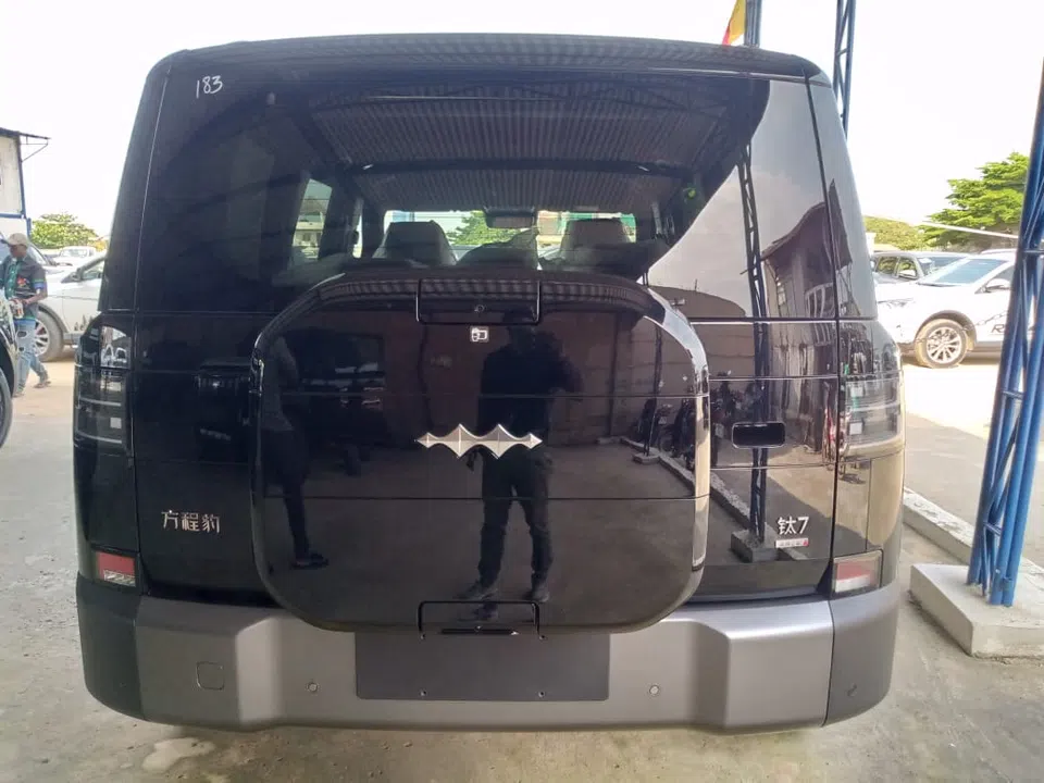 2025 Byd K11m — photo 2