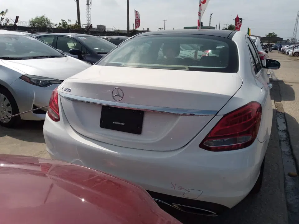 2016 Mercedes-Benz C 300 — photo 3